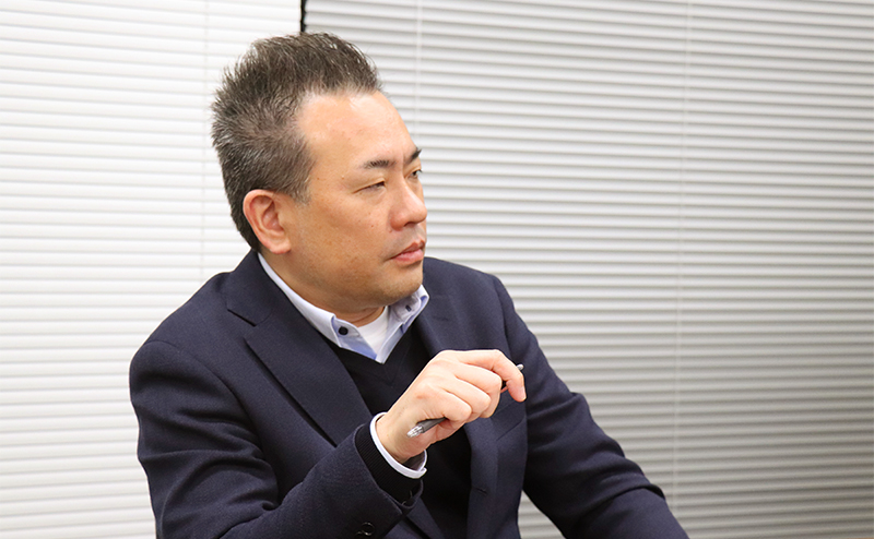 インタビューに応じるペット＆ファミリー損保の染谷さん